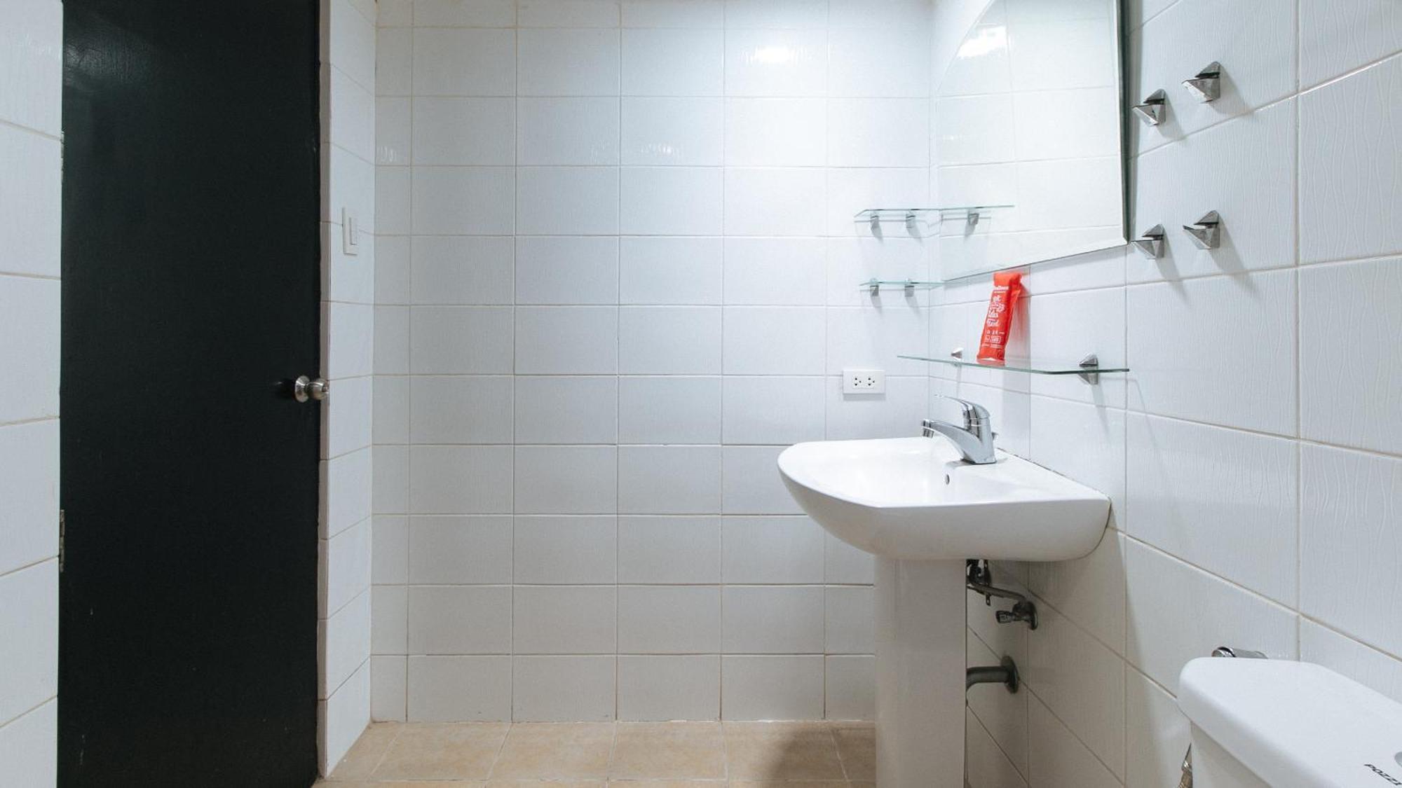 Reddoorz At Dbuilders Rooms Bangkal Makati Makati City Exterior foto