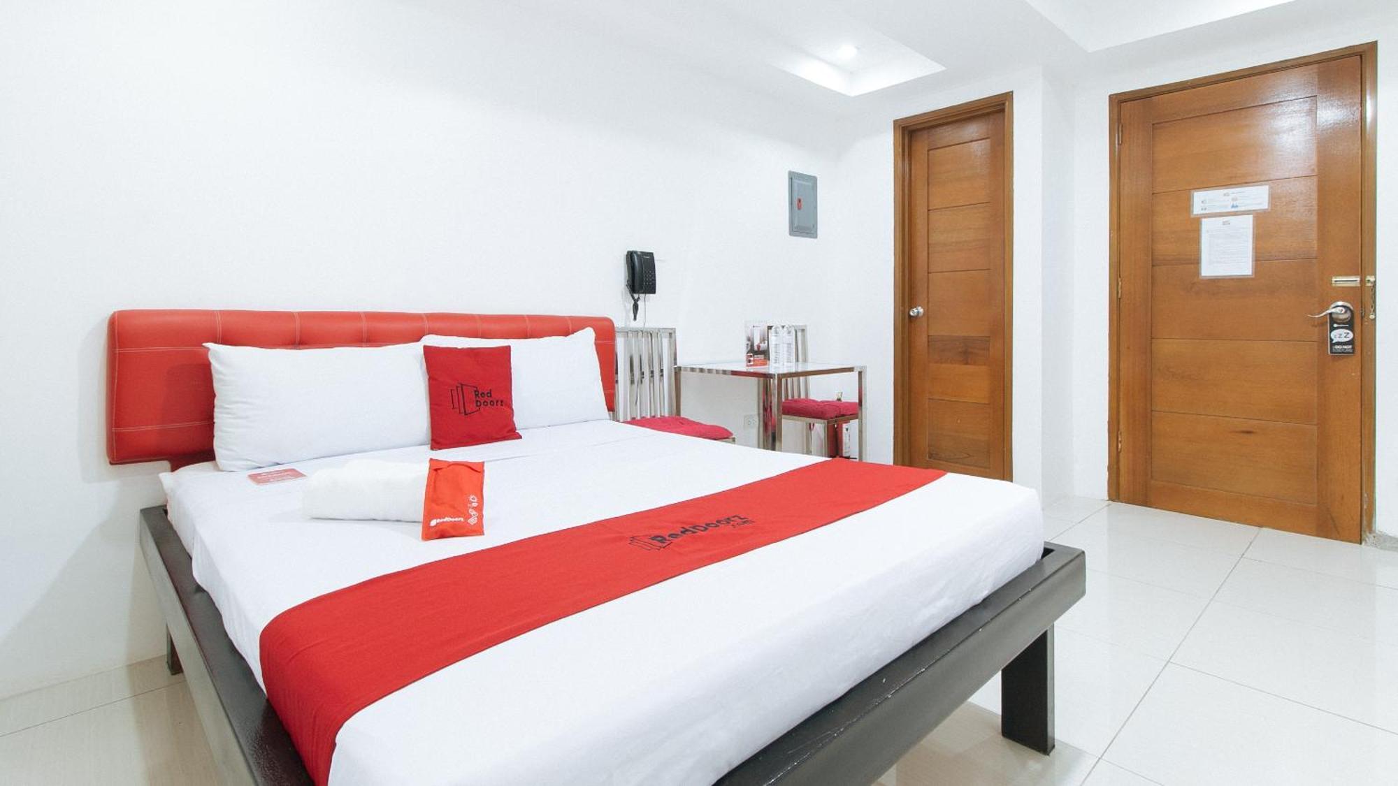 Reddoorz At Dbuilders Rooms Bangkal Makati Makati City Exterior foto