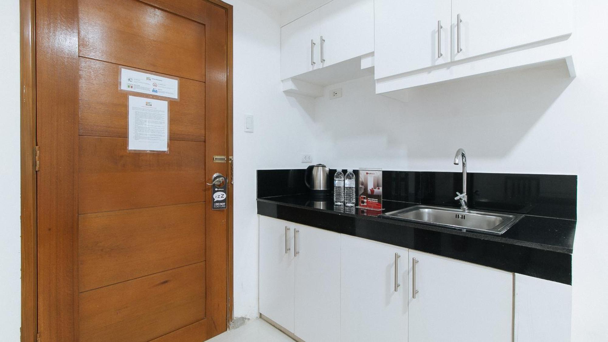 Reddoorz At Dbuilders Rooms Bangkal Makati Makati City Exterior foto