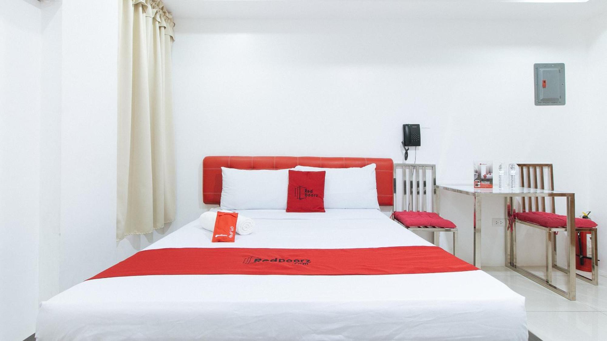 Reddoorz At Dbuilders Rooms Bangkal Makati Makati City Exterior foto