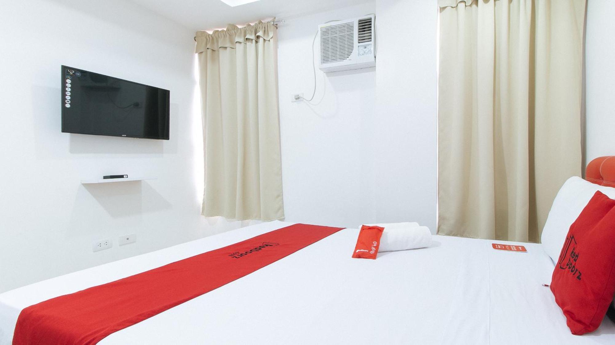 Reddoorz At Dbuilders Rooms Bangkal Makati Makati City Exterior foto