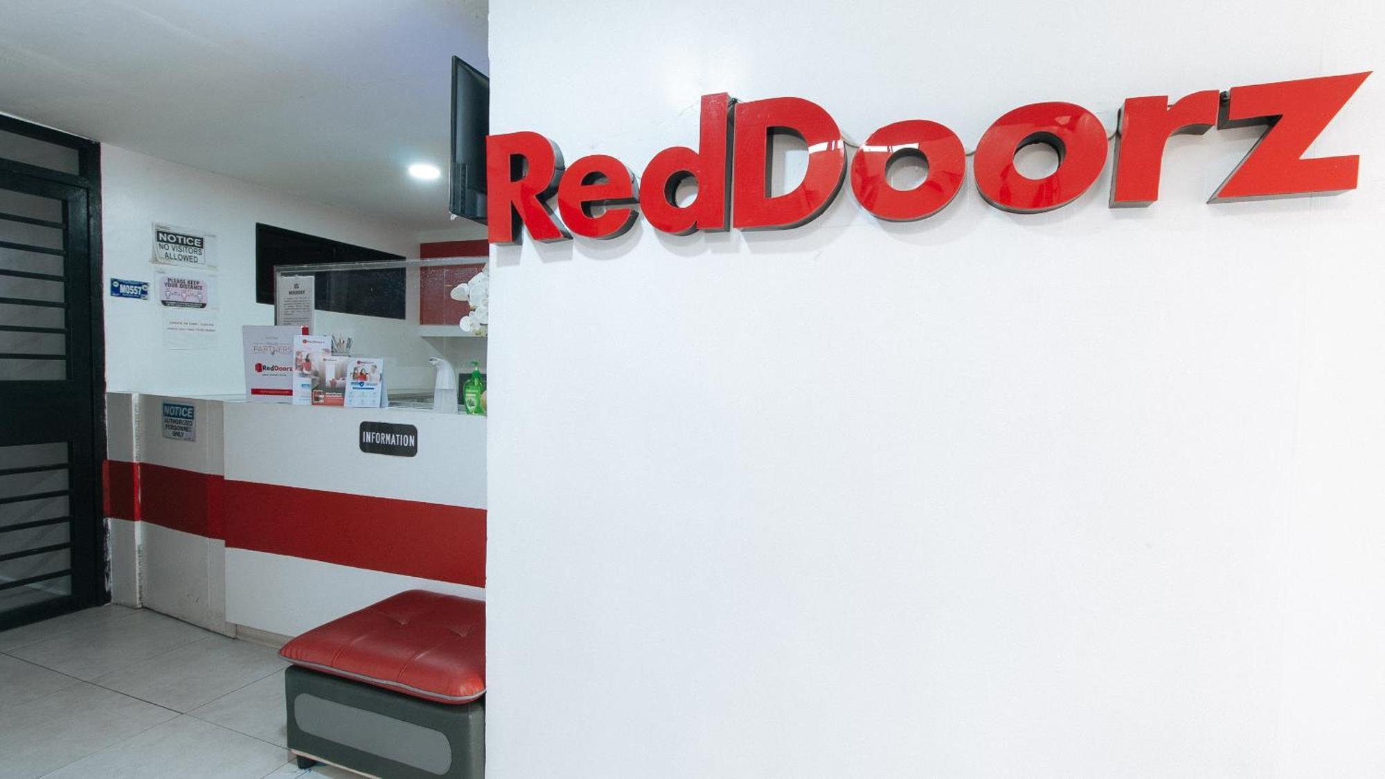 Reddoorz At Dbuilders Rooms Bangkal Makati Makati City Exterior foto